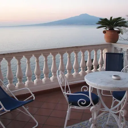 Garden Hotel 4*