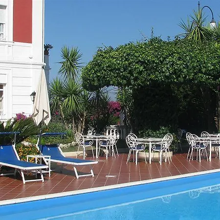 Garden Hotell 4*