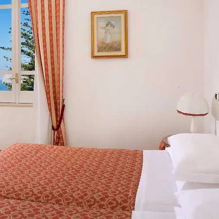 Garden Hotell 4*
