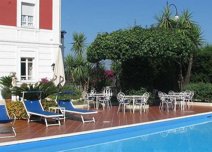 Garden Hotel 4*