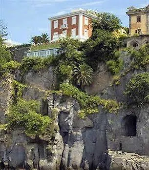 Garden Hotel 4*