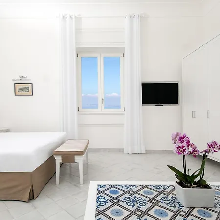 Garden Hotel 4*